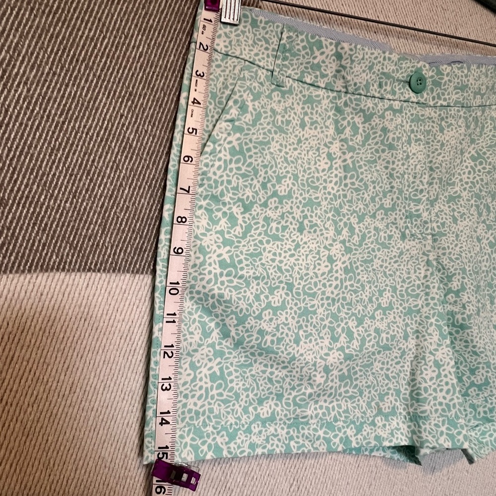 Crown & Ivy Light Green Patterned Women's Shorts - Picture 3 of 5